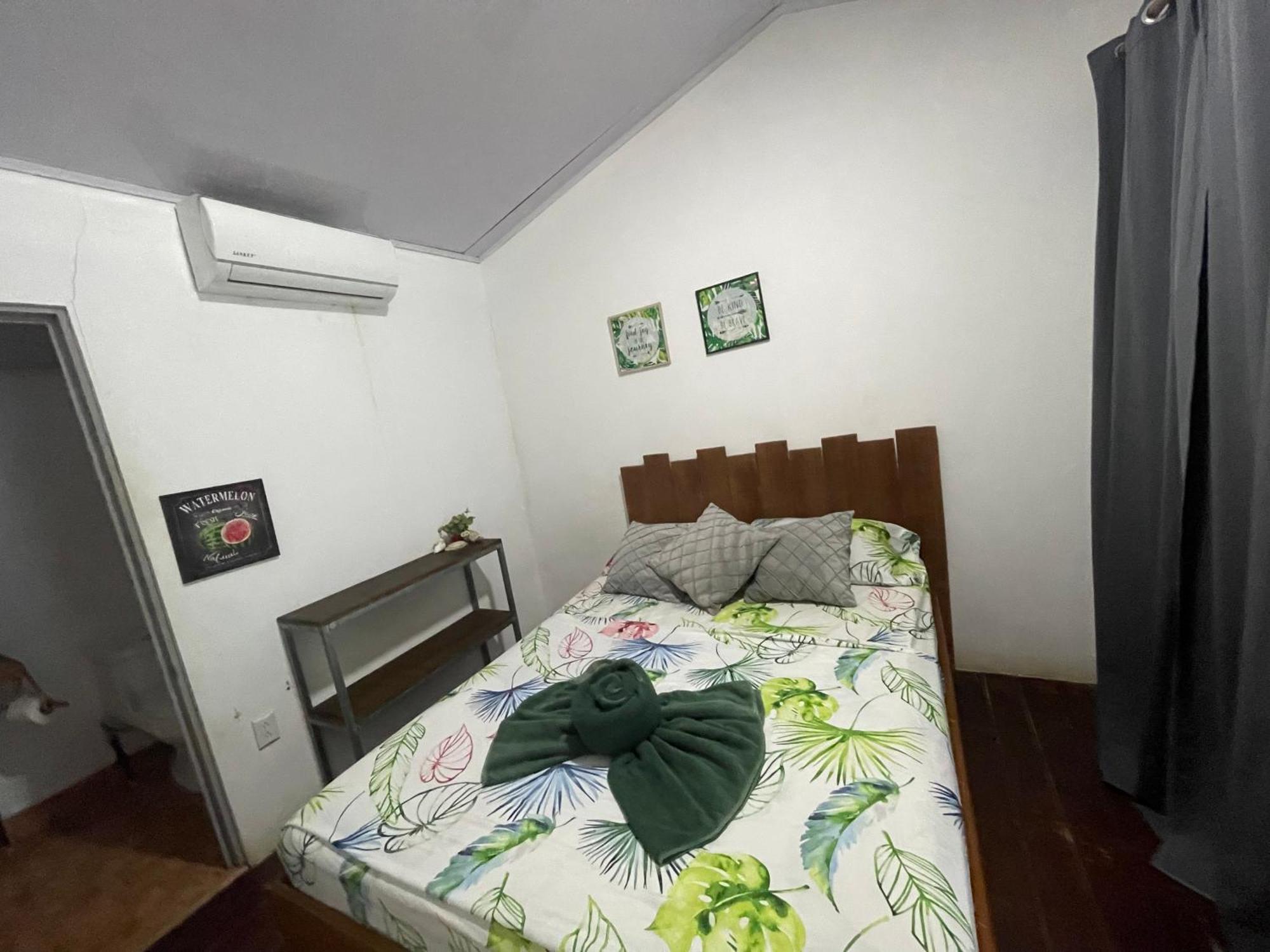 Uvita Pirates Hostel Екстериор снимка